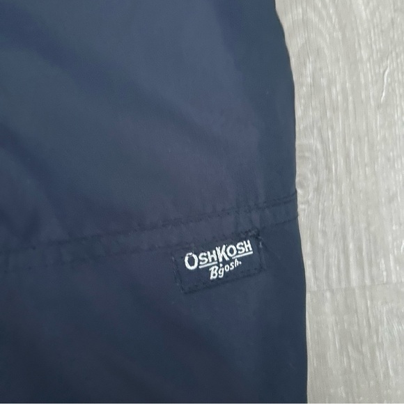 Oshkosh B’gosh Snowbib Size 6 - Picture 3 of 3